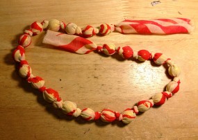 beaded fabric necklace DIY